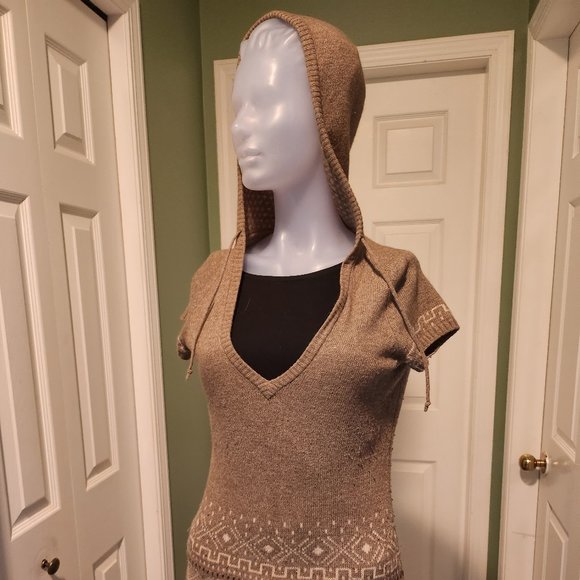 Short-sleeved, Hooded Wool Sweater - Picture 1 of 3